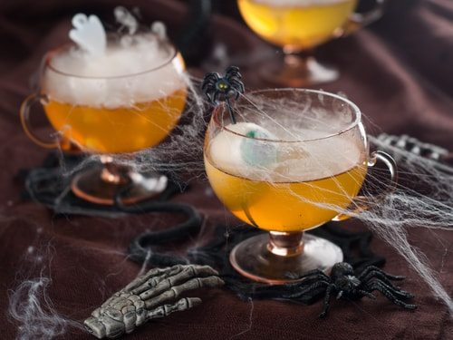 Simon's Tavern in Chicago spooky guests give customers the creeps
