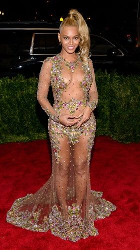 Top 10 Facts About Beyoncé Knowles 5 Beyonce's too sexy for the catwalk. Yeah!