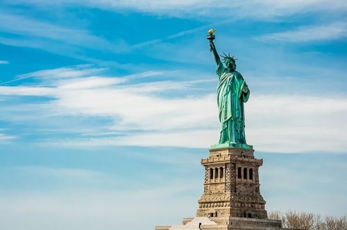 Top 10 Reasons to Legalize Drugs 9 Legalizing drugs increases liberty. Isn't that the American way!