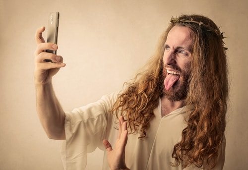 Top 10 Reasons Jesus Christ Existed 7 Despite the New Testament's inconsistencies, like Jesus's selfie above, Jesus still existed.