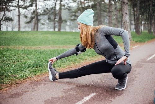 Top 10 Time-Tested Tips for Running in Cold Weather 6 Before doing any cold weather running make sure and warm up using dynamic stretching