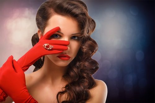 You're still single because you're not mysterious.  Get some red gloves.