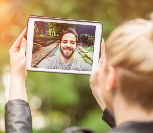 10 Ways to Survive a Long Distance Relationship