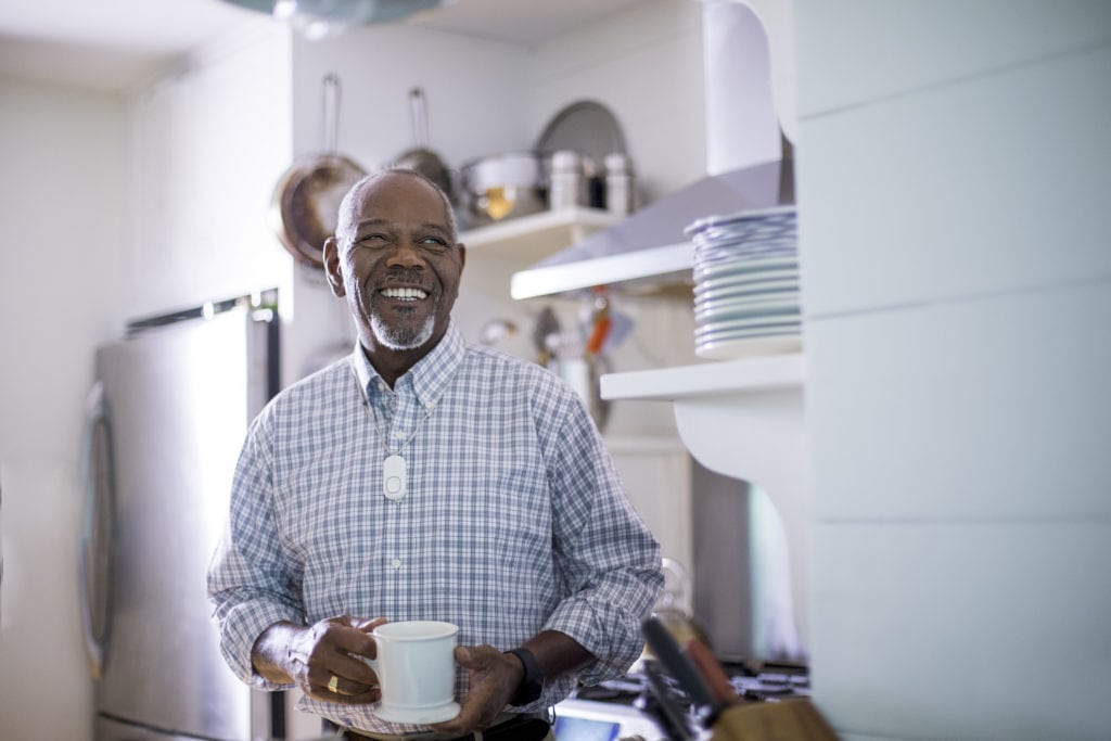 How to Choose the Right Medical Alert Device 4 A single pendant detects falls.